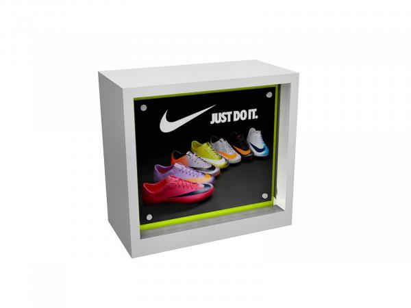 lightboxes-and-banner-stands